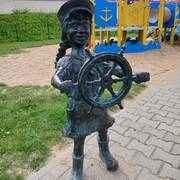 Dziewczynka z kołem sterowym