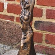 Kobieta o bursztynowych włosach